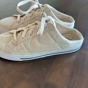 Nike Court Legacy Mules